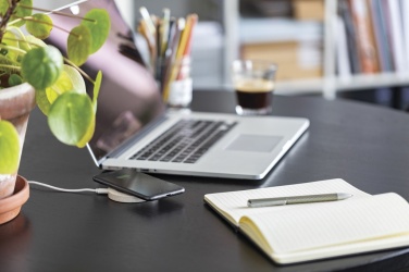 Logotrade werbemittel das Foto: Rundes 5W Charging Pad aus Weizenstroh