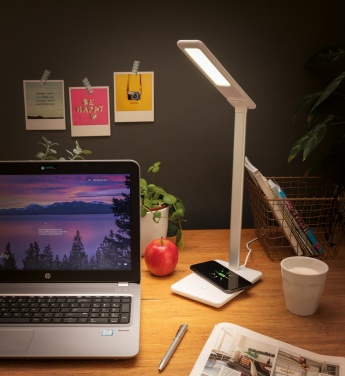 Logotrade werbemittel das Foto: 5W Wireless Charging Schreibtischlampe