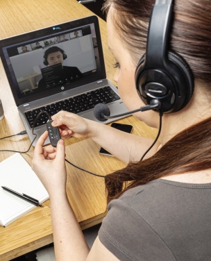 Logotrade Werbegeschenke das Foto: Over-Ear Headset mit Kabel