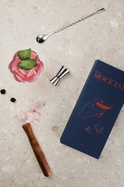 Logotrade Geschäftsgeschenke das Foto: VINGA ein Set Cocktailzubehör