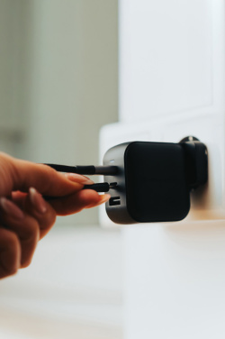 Logotrade Firmengeschenke das Foto: Urban Vitamin Santa Cruz 70W GAN-Ladegerät aus RCS rec. PC