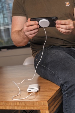 Logotrade business gift image of: 5W magnetic wireless charger