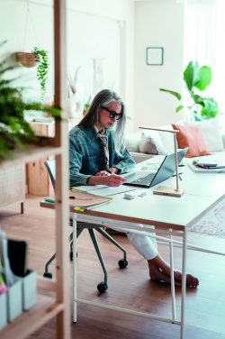 Logotrade corporate gift picture of: Desktop light and charger 10W