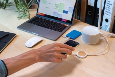 Logo trade ärikingitused foto: Kolm-ühes kaabel 5W bambusest juhtmevaba laadijaga