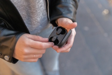 Logo trade ärikingid foto: Urban Vitamin Gilroy hübriidsed ANC ja ENC kõrvaklapid