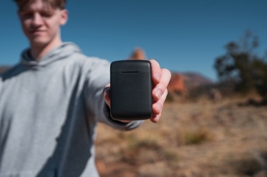 Logo trade firmakingituse pilt: Skywave RCS taaskasutatud plastist päikesepatareid