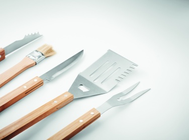 Logo trade ärikingid foto: 5 grillitööriista kotis