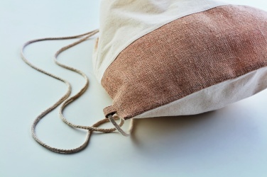 Logo trade reklaamkingid foto: Pingutusnööriga kott džuudist detailidega