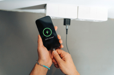 Logotrade ärikingituse foto: Urban Vitamin Monterey RCS taaskasutatud plastist laadija