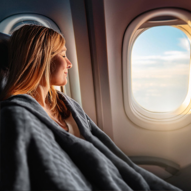 Logotrade ärikingi foto: Tekk ja padi 2 in 1 AMIATA Schwarzwolf