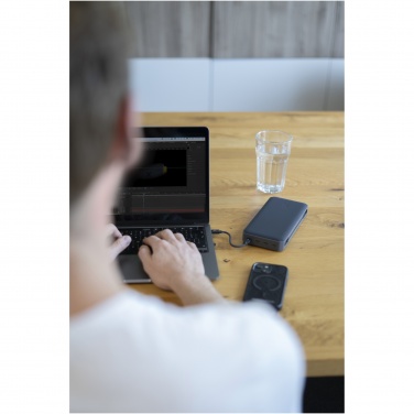 Logo trade liikelahjat mainoslahjat kuva: Xtorm XB403 Titan Ultra 27 000 mAh 200 W:n kannettavan tietokoneen varavirtalähde