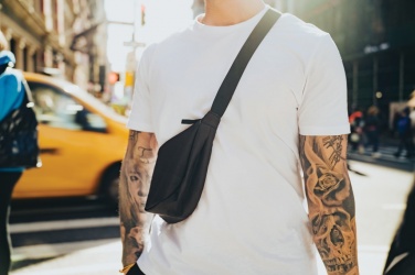 Logo trade liikelahja kuva: Crescent AWARE™ RPET puolikuun muotoinen crossbody -laukku