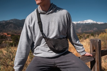 Logo trade liikelahjat mainoslahjat kuva: Crescent AWARE™ RPET puolikuun muotoinen crossbody -laukku