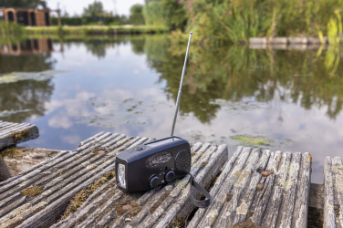 Logo trade mainoslahjat tuotekuva: RescueWave hätätilaradio, valmistettu RCS-kierrätysmuovista.