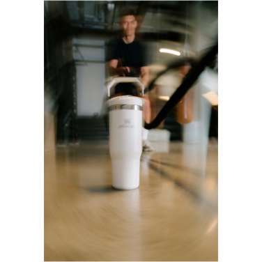 Логотрейд pекламные подарки картинка: Stanley 890 мл IceFlow™ стакан с откидной соломинкой